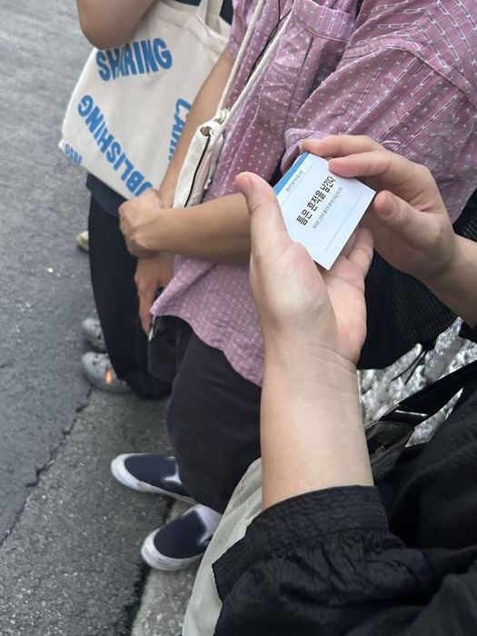 Participant holding a manifesto card