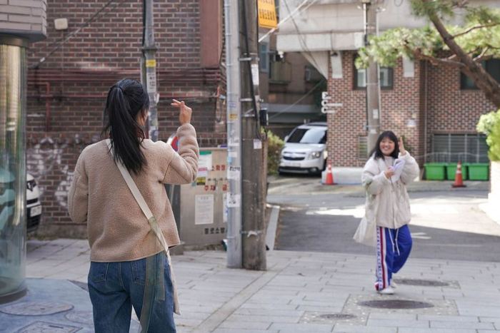 Participants searching for Piripong