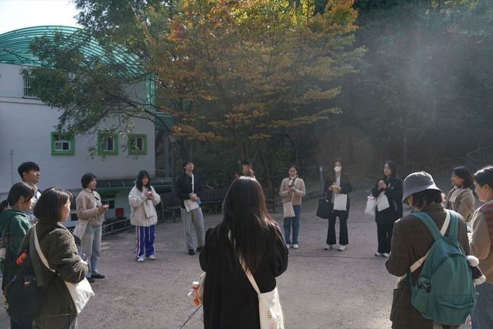 The expedition group gathered in a circle